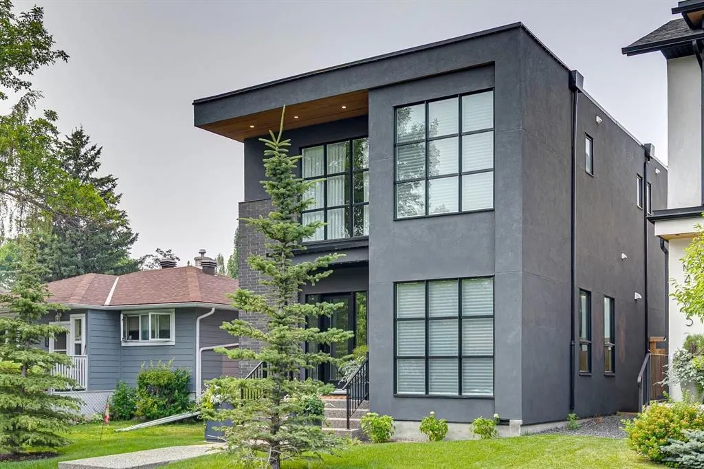 4407 17 Street SW — photo 2