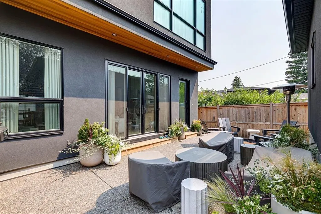 4407 17 Street SW — photo 3