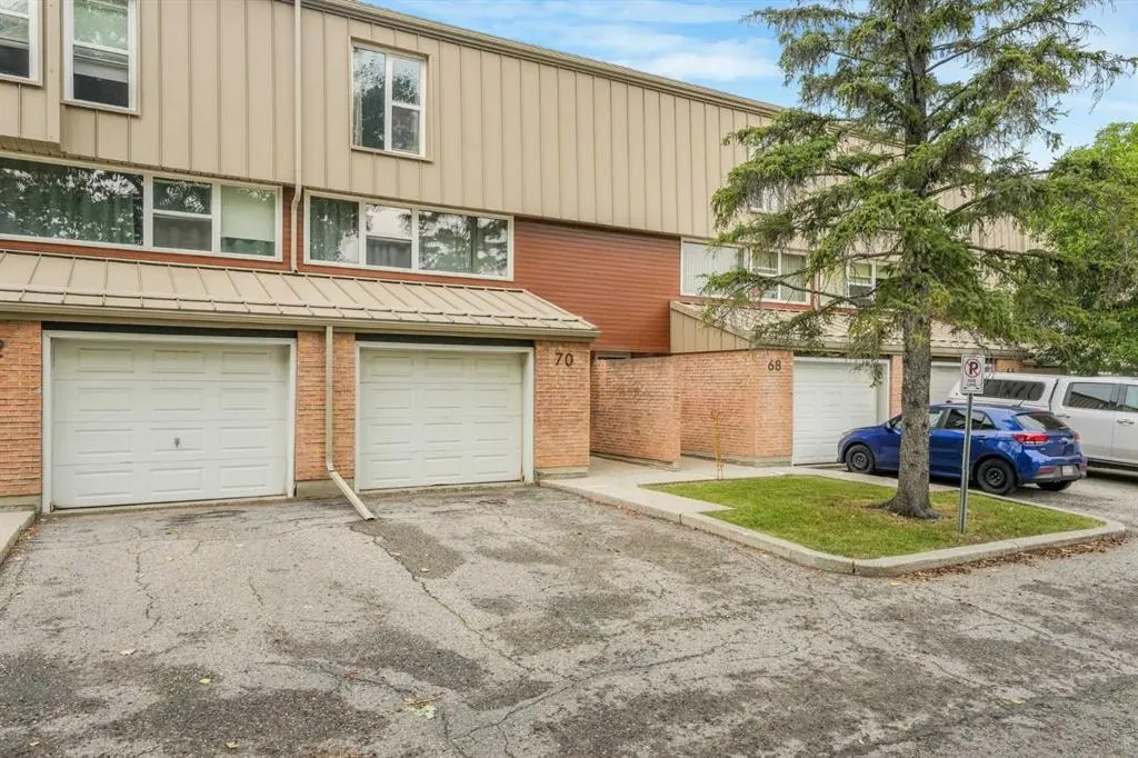 70 Brae Glen Lane SW — photo 2