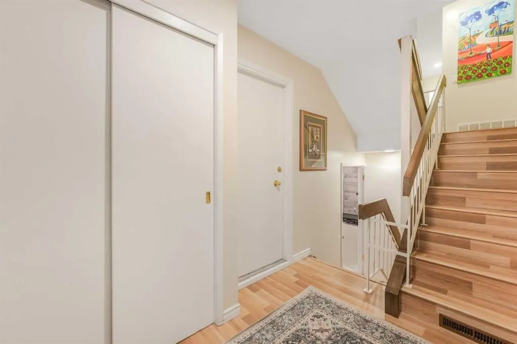 70 Brae Glen Lane SW — photo 3