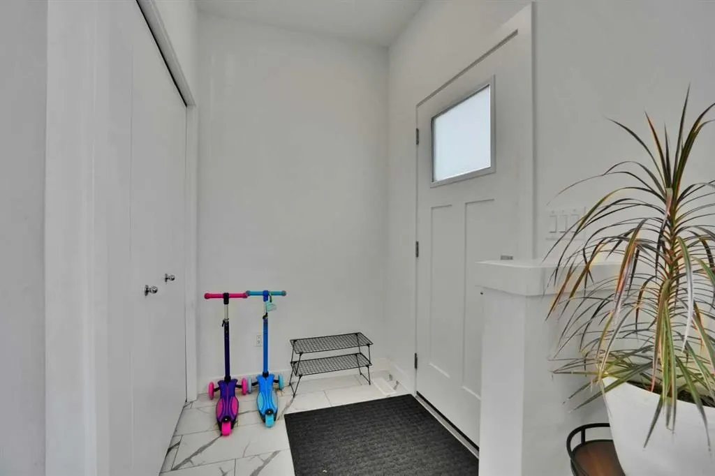 76 Amblefield Terrace NW — photo 3