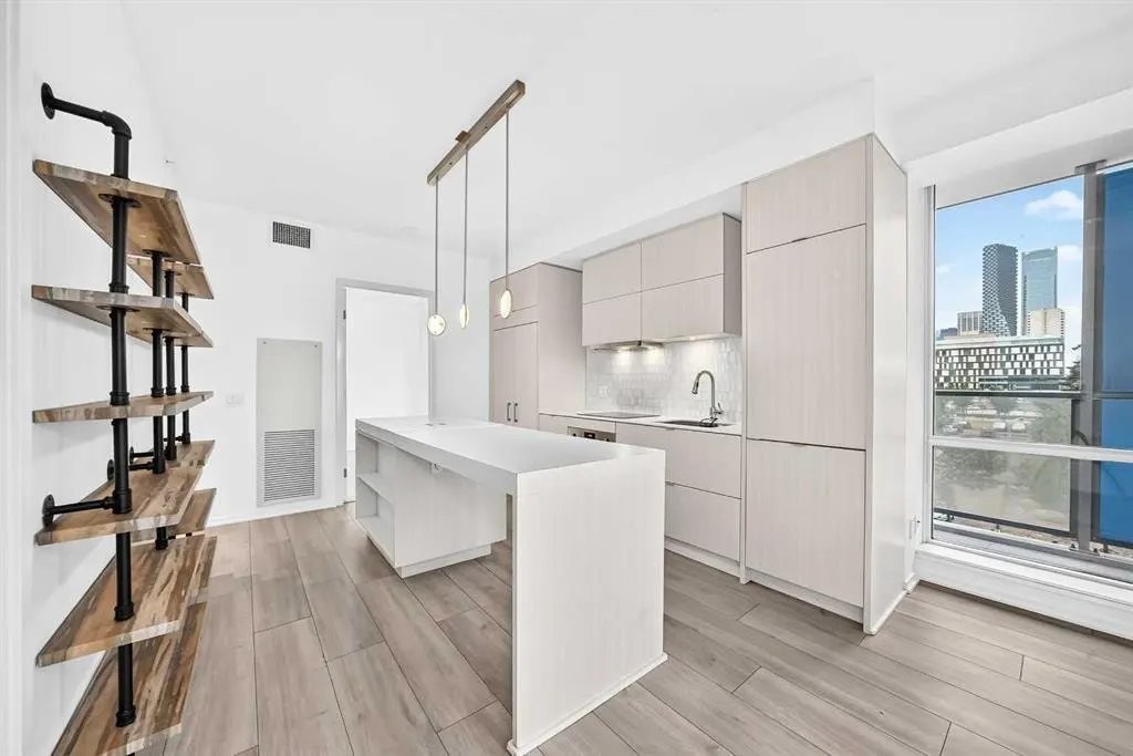 615 6 Avenue SE #218 — photo 3