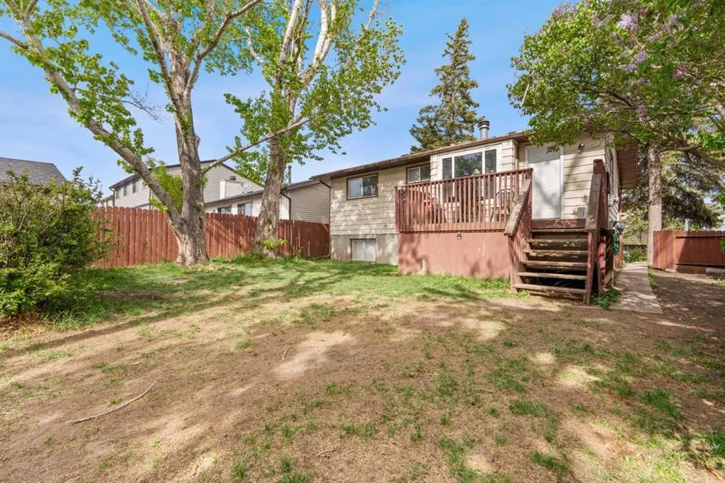 84 Falconridge Place NE — photo 2