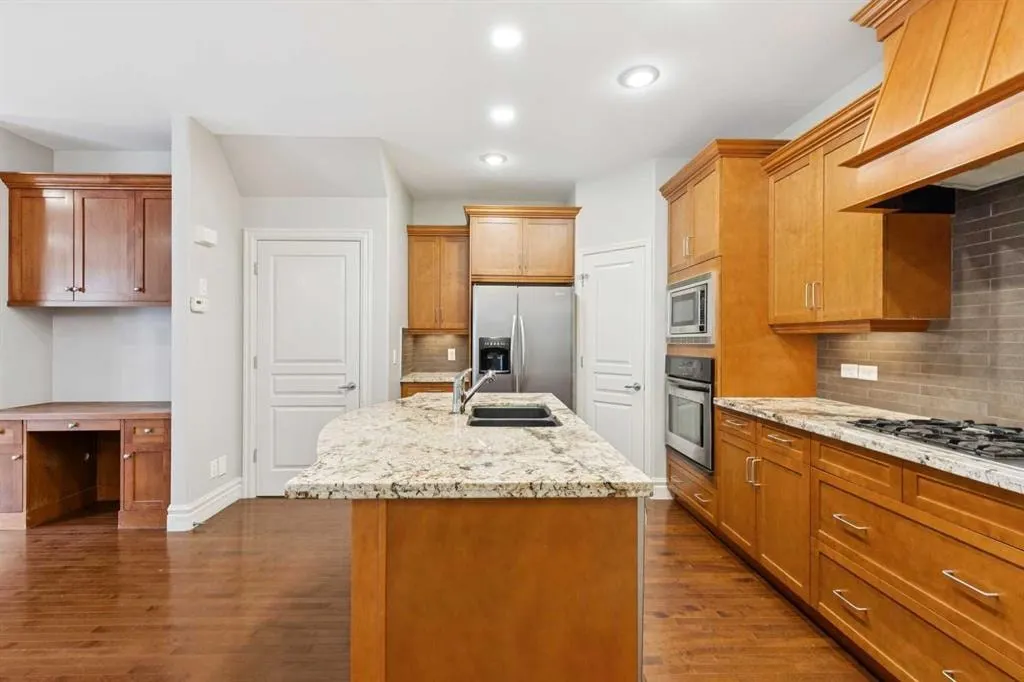 133 12 Avenue NW #2 — photo 2