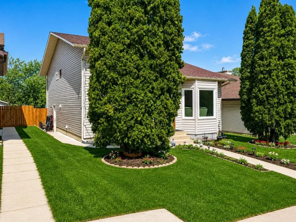 203 Shawglen Road SW — photo 3