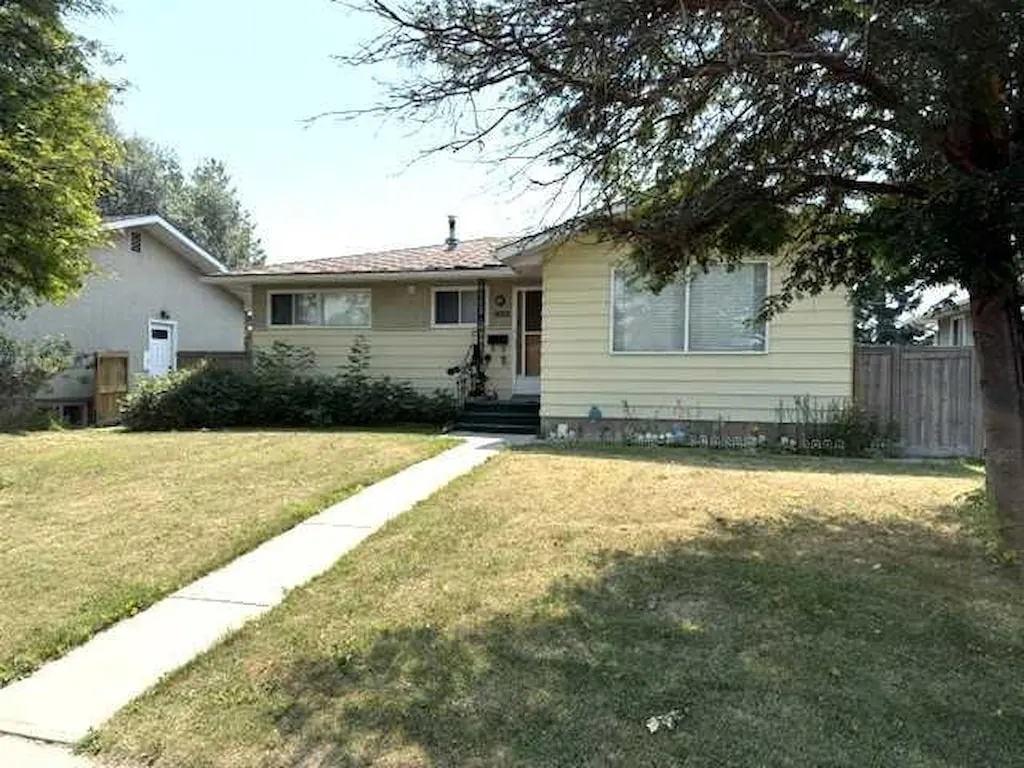 1436 Robson Crescent SE — photo 3
