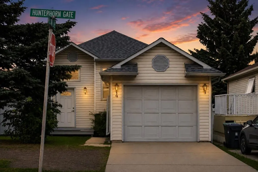 4 Hunterhorn Gate NE — photo 1