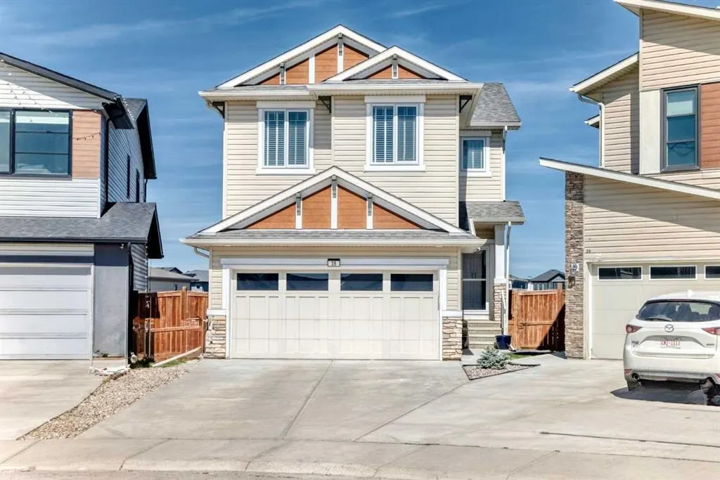 35 Walden Mount SE — photo 1