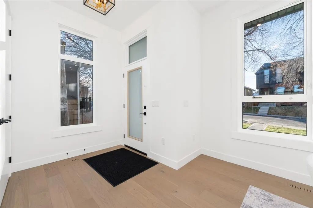 1444 43 Street SW — photo 2