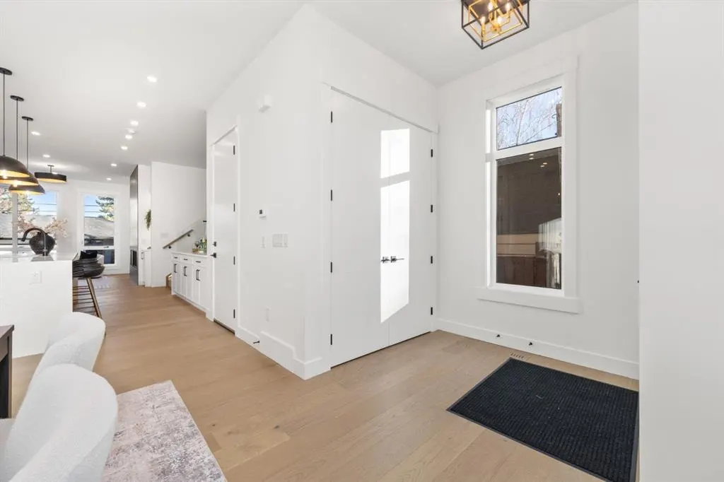 1444 43 Street SW — photo 3