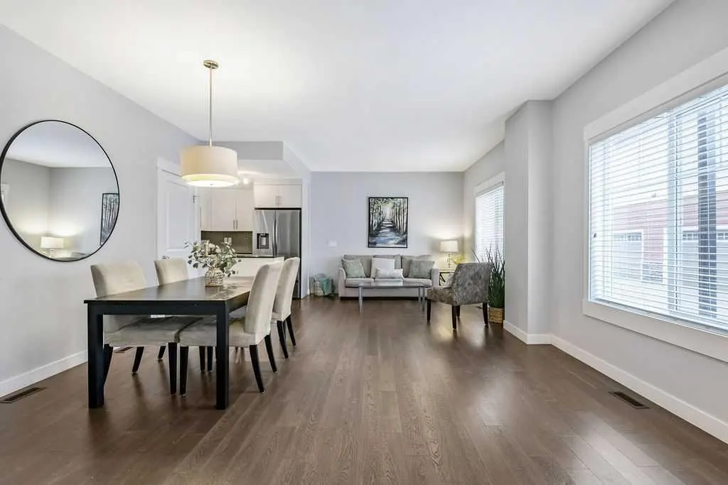 22 West Coach Manor SW — photo 2