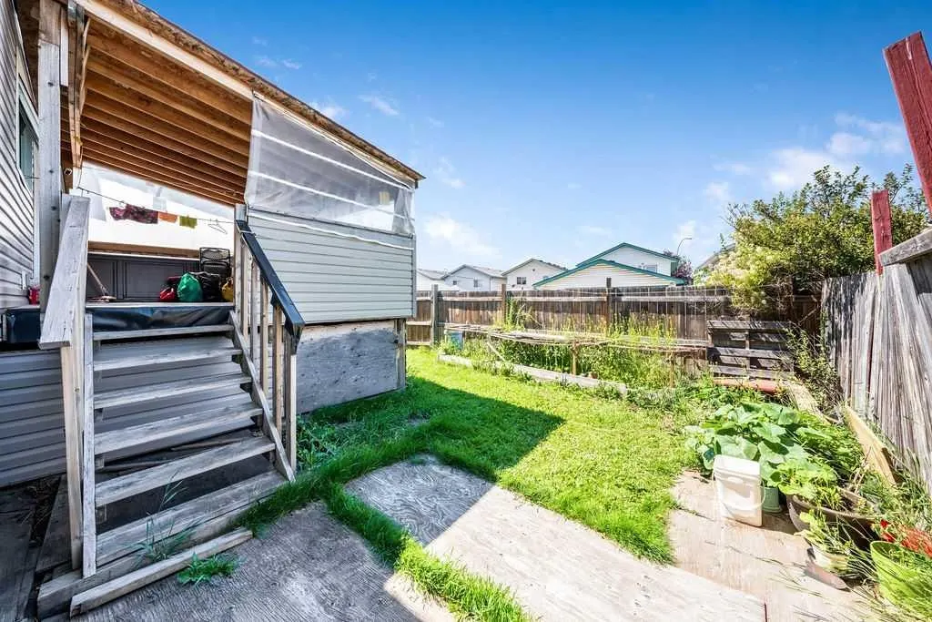 318 Applewood Drive SE — photo 3
