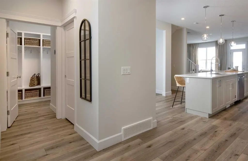 99 Mercado Crescent SE — photo 2