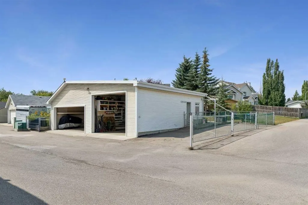 246 Mt Lorette Place SE — photo 2