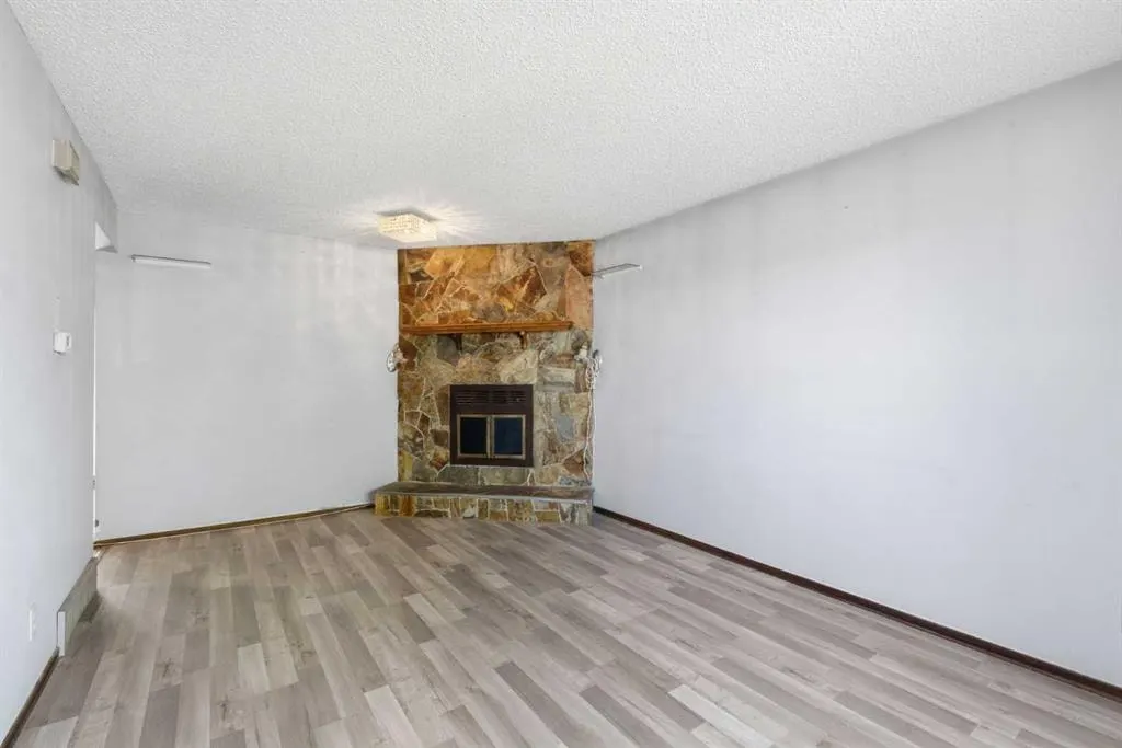 56 Pinecliff Close NE — photo 3