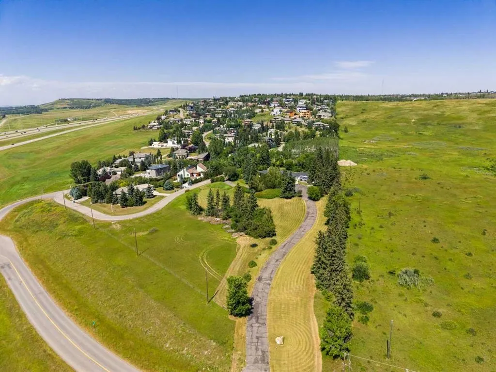 187 Slopeview Drive SW — photo 3