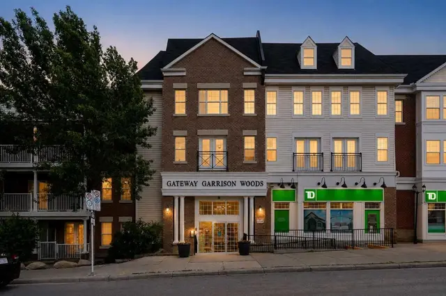 2233 34 Avenue SW #321