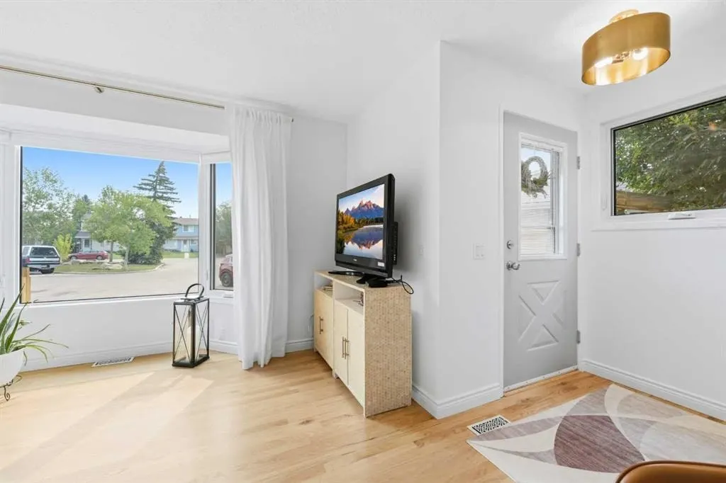 224 Erin Dale Place SE — photo 3