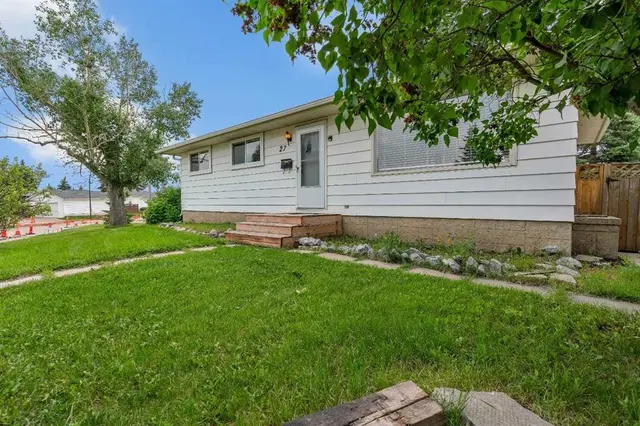 27 Dovercrest Way SE