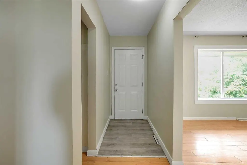 1506 36 Street SE — photo 3