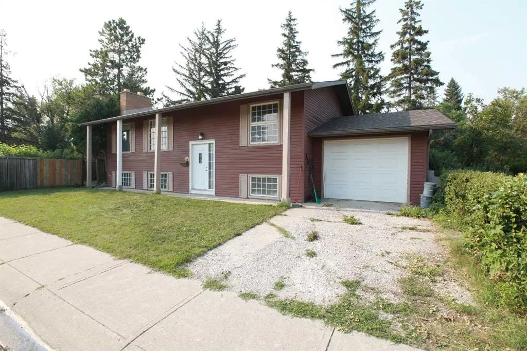 904 73 Avenue SW — photo 3