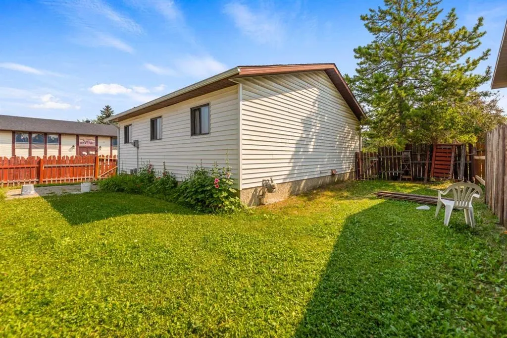 6772 Temple Drive NE — photo 2