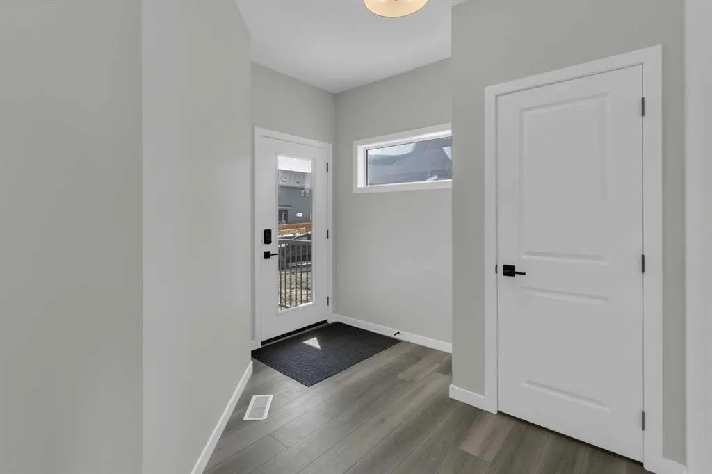 172 Starling Place NW — photo 2