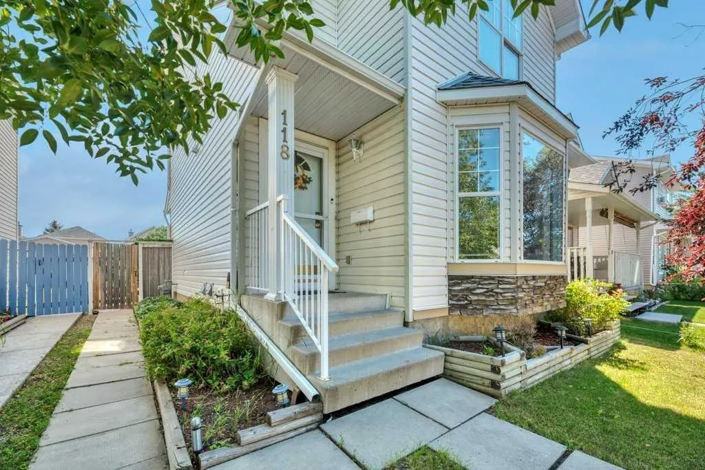 118 Tarington Close NE — photo 2