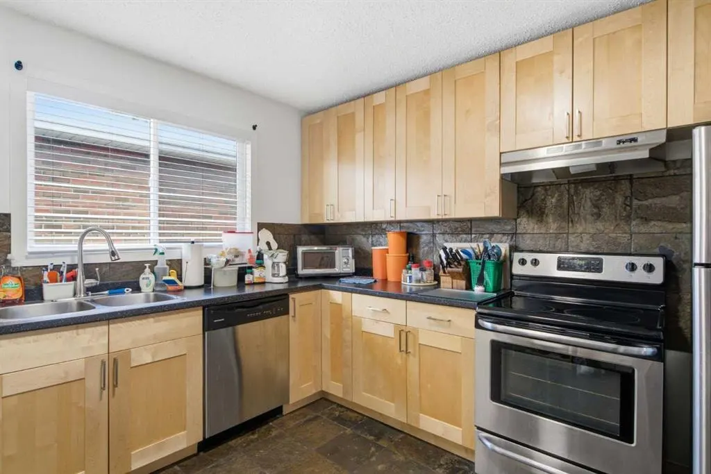 196 Gordon Drive SW — photo 3