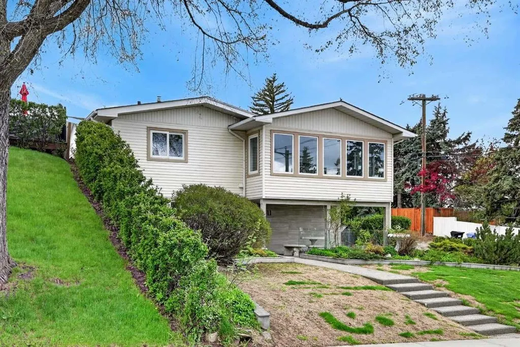 11 Selkirk Drive SW — photo 3