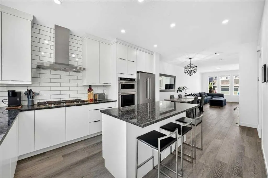 40 Amblefield View NW — photo 3