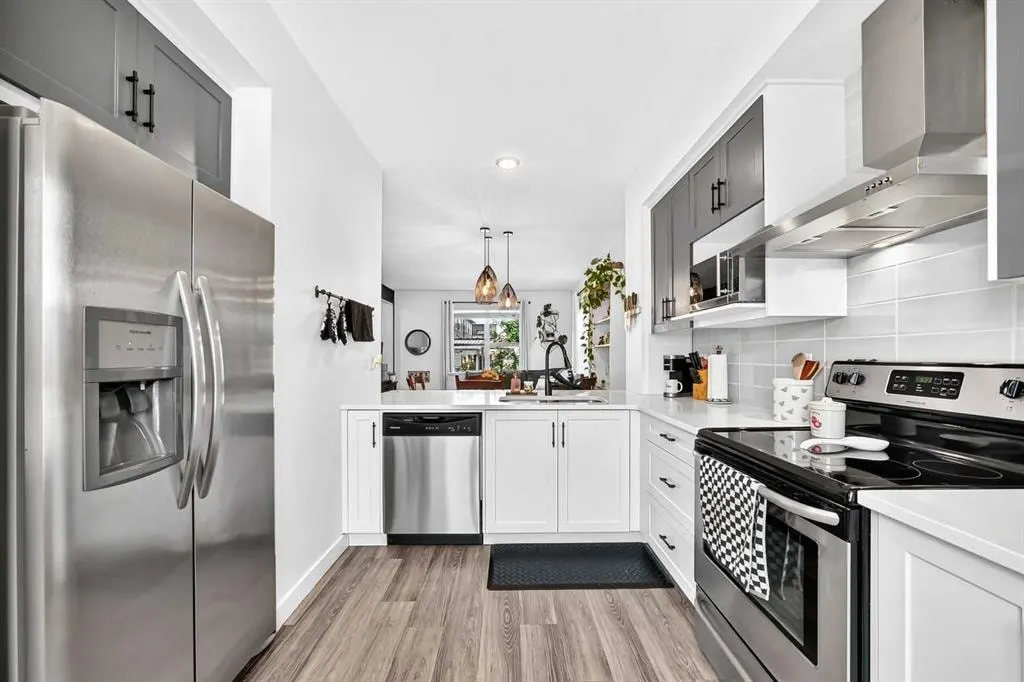 162 Silverado Boulevard SW — photo 3