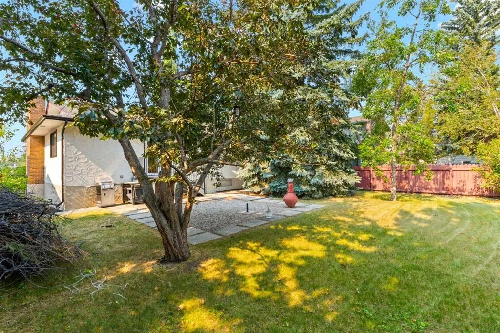 5467 Dalrymple Crescent NW — photo 2