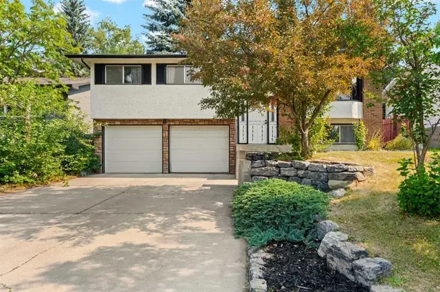 5467 Dalrymple Crescent NW
