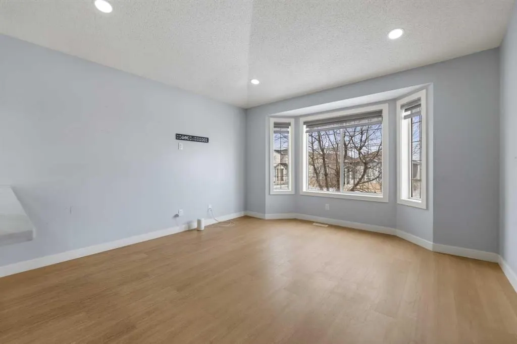 102 Martin Crossing Grove NE — photo 2