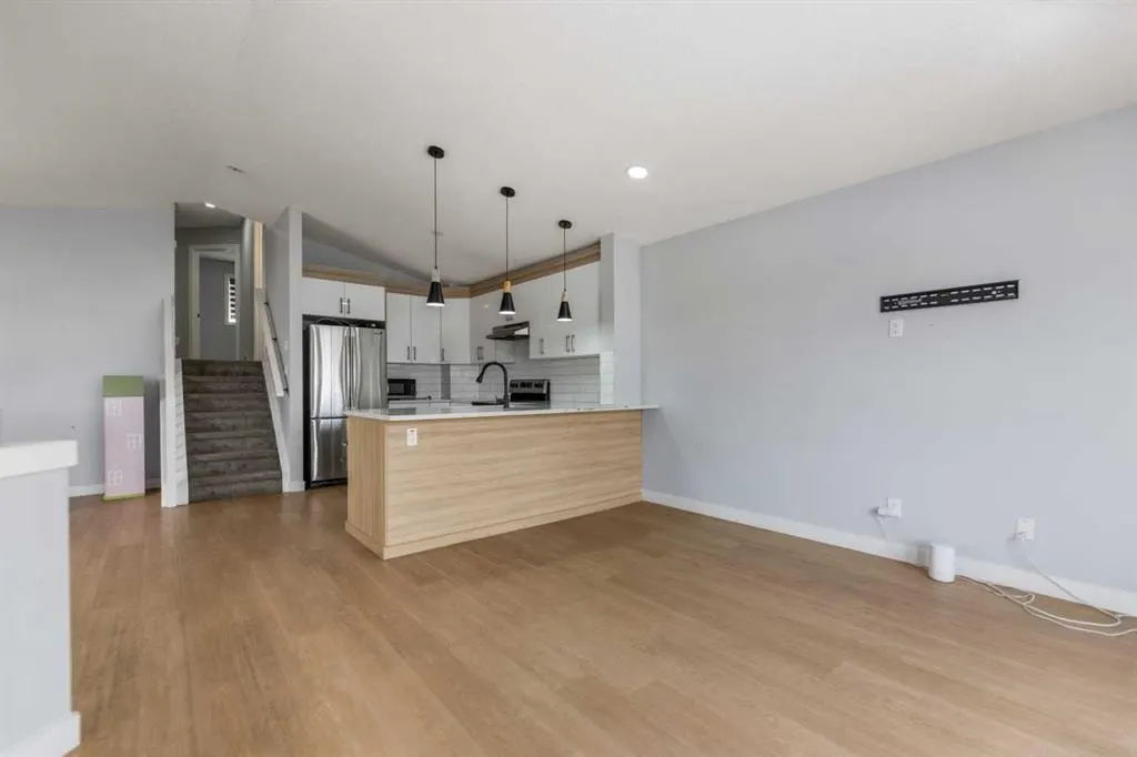 102 Martin Crossing Grove NE — photo 3
