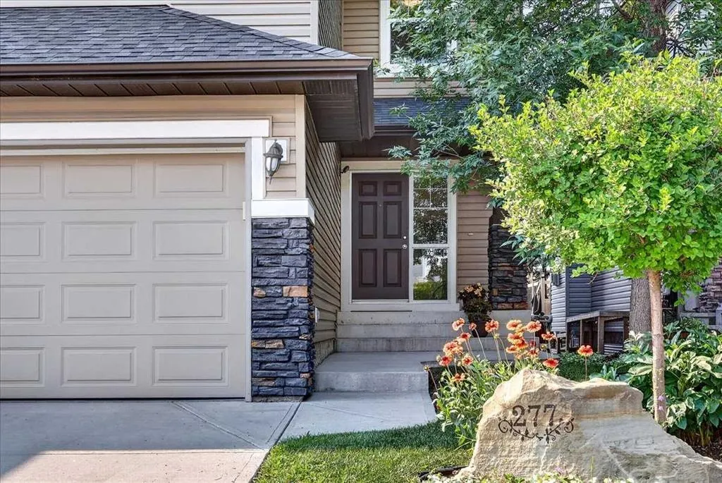277 Evermeadow Avenue SW — photo 2