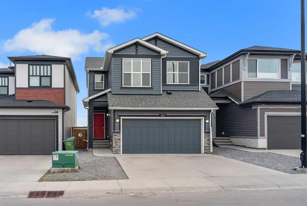 132 Howse Crescent NE — photo 1