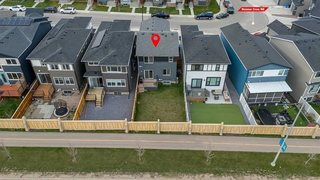 132 Howse Crescent NE — photo 2