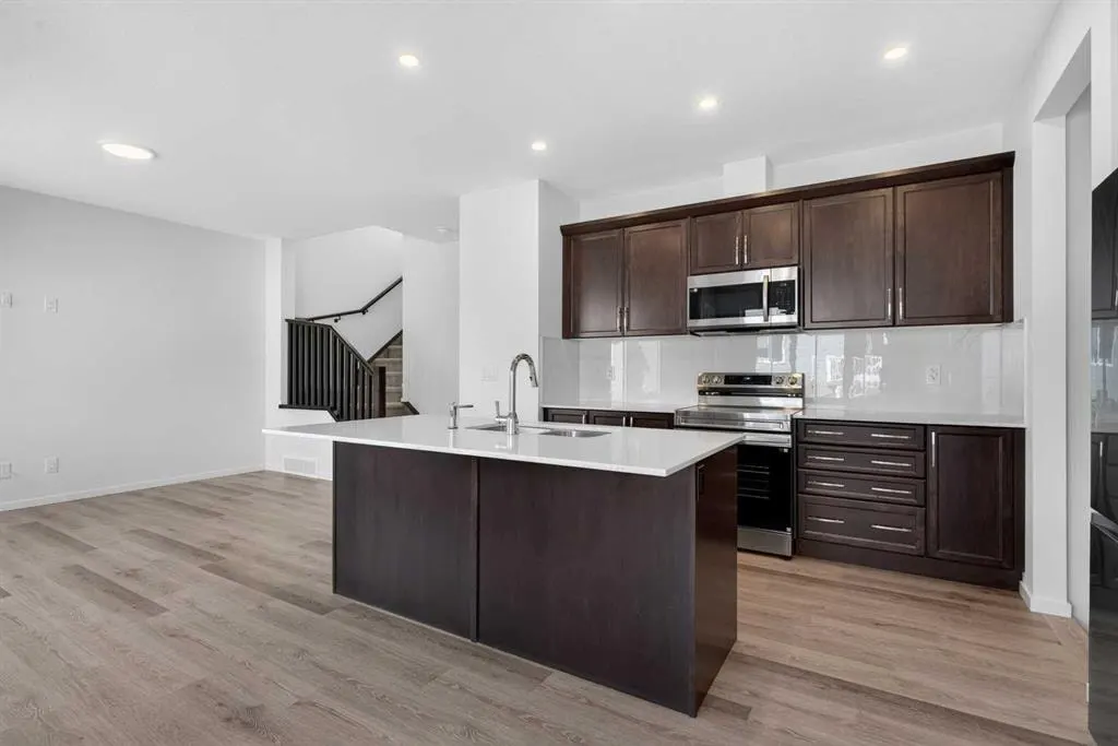 110 Yorkstone Villas SW — photo 2