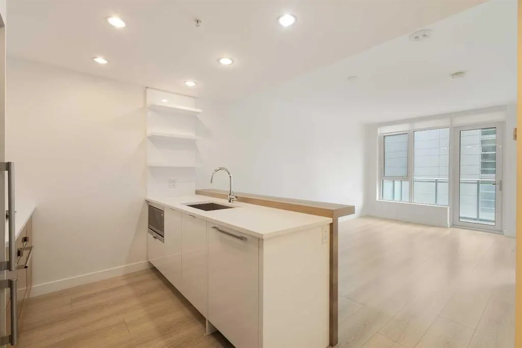 108 Waterfront Court #710 — photo 2