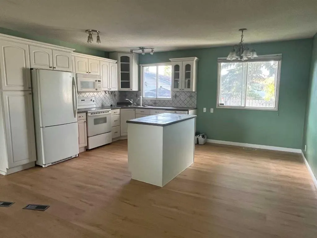 5820 Rundlehorn Drive NE — photo 3