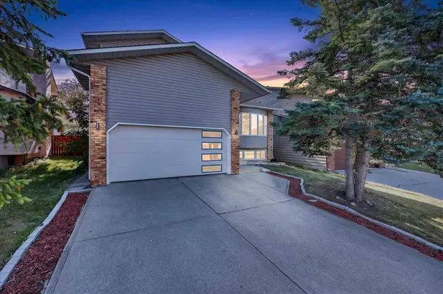55 Whitehaven Crescent NE