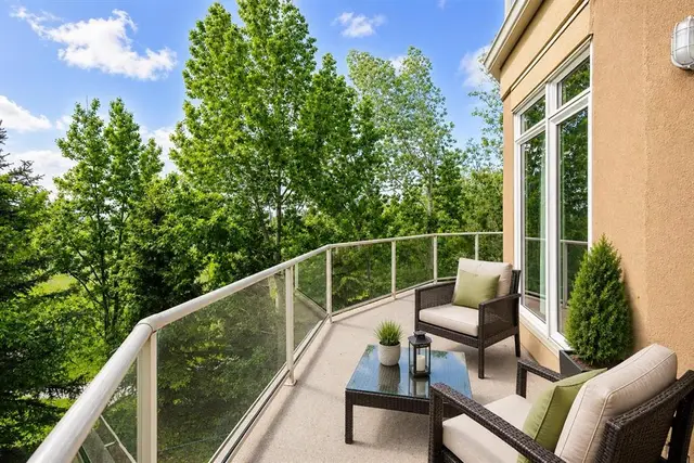 10 Hemlock Crescent SW #306