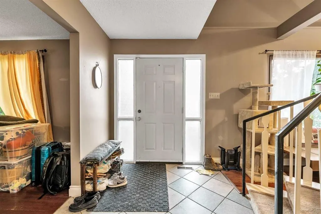 5820 Dalmead Crescent NW — photo 3
