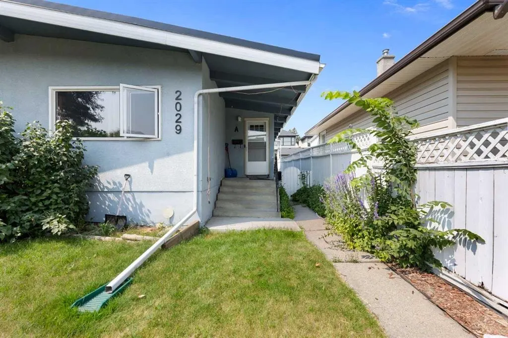 2029 & 2031 35 Street SW — photo 2