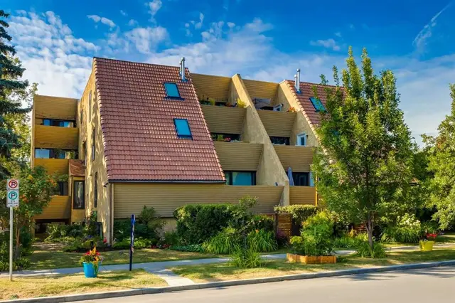 906 4 Avenue NW #3