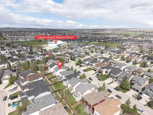 96 Panamount Manor NW