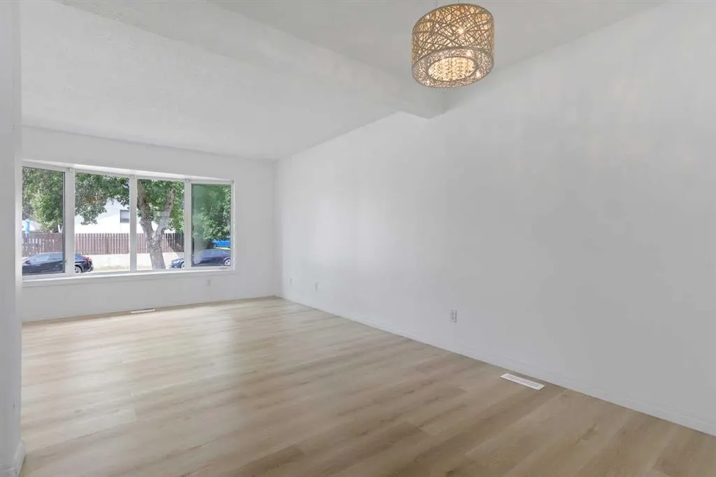 264 Templeview Way NE — photo 3