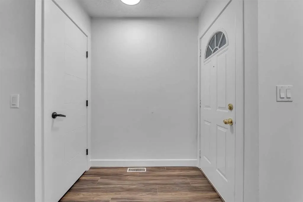 429 Georgian Villas NE — photo 2
